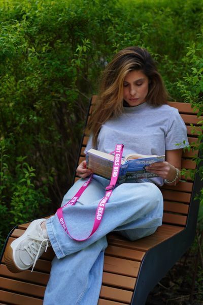 Закладка с ремешком &laquo;Hot girls read&raquo; BB-05 фото